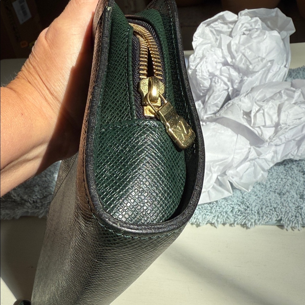 Auth LOUIS VUITTON Baikal Second Taiga Green Leather Clutch Bag France ๐๐๐ - Picture 9 of 16